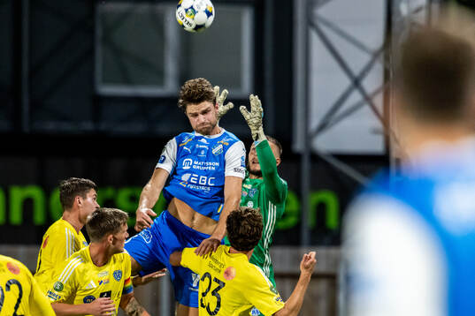 Oddevolds Erik Hedenquist och Falkenbergs målvakt Anton
