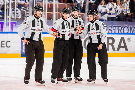 Linjedomare Tobias Nordlander och Domare Linus Öhlund och