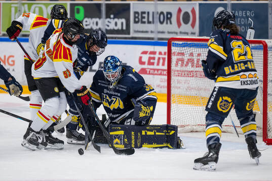 Brynäs Wilma Wäng-Germundsson och HV71s Malva Lindgren