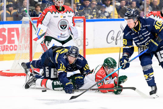 HV71s Linus Lindström och Frölundas Theodor Niederbach