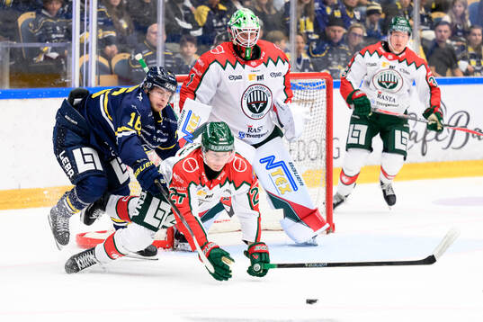 HV71s Linus Lindström och Frölundas Theodor Niederbach