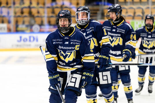 HV71s Emmi Rakkolainen jublar