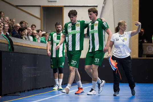 Hammarbys Marcus Lennernäs lämnar planen
