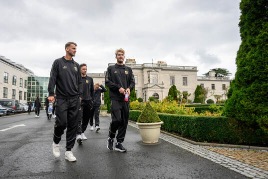 Bläddra bland fler bilder av Football, UEFA Conference League, Häcken, Team walk 