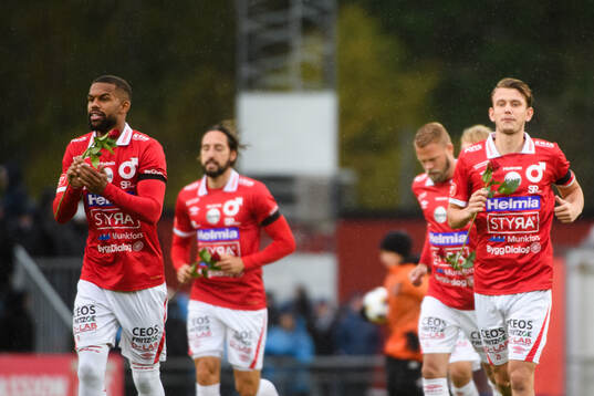 Degerfors Leon Hien hyllar avlidne Ulf Backman, tidigare