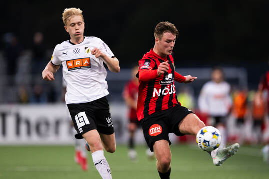 Häckens Isak Brusberg och Brommapojkarnas Kaare Brøckner