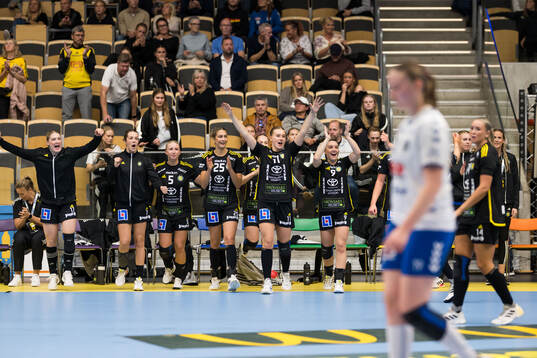 Sävehofs Ida Landberg, Emma Mihailovic, Stina Wiksfors och