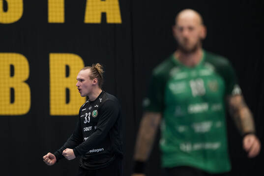 Önnereds målvakt Patrick Bols jublar