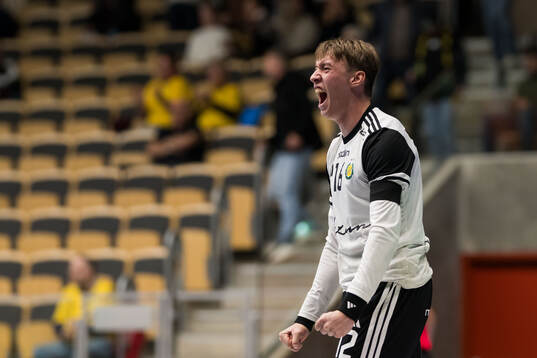 Sävehofs målvakt Arvid Norén jublar