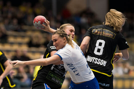 Aranäs Elsa Bergqvist och Sävehofs Stina Wiksfors