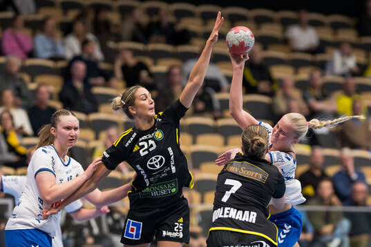 Sävehofs Emma Mihailovic och Aranäs Lisa Lundin