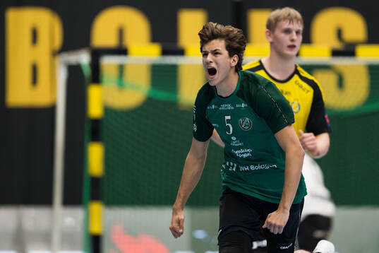 Önnereds Max Blomberg Romero jublar