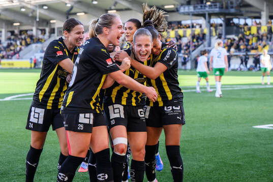 Häckens Anna Anvegård jublar