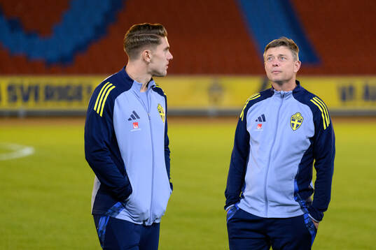 Viktor Gyökeres and head coach Jon Dahl Tomasson of the