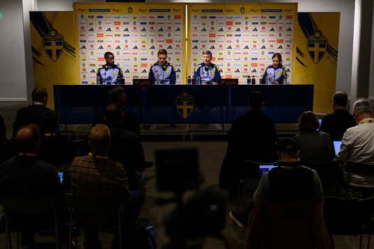 Alexander Isak, Viktor Gyökeres and head coach Jon Dahl