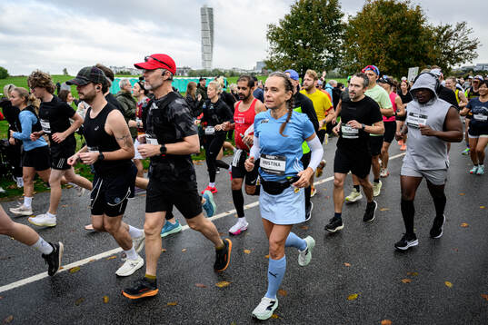 Löpare vid starten av Malmö Maraton