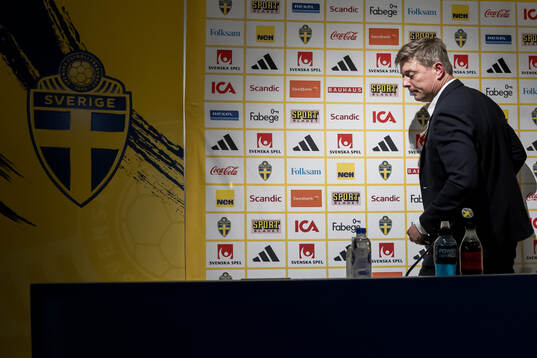 Head coach Jon Dahl Tomasson of Sweden