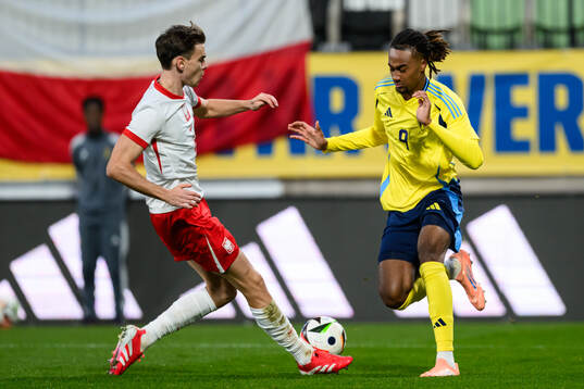 Milosz Matysik of Poland and Jonah Kusi-Asare of Sweden