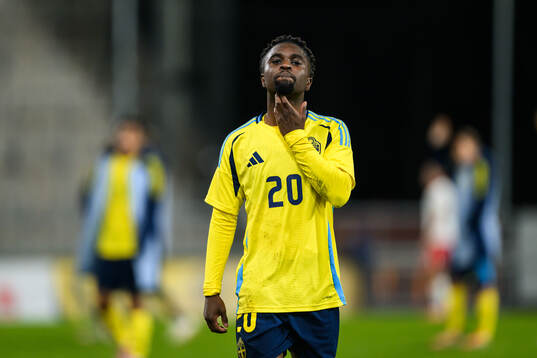 Jardell Kanga of Sweden looks dejected
