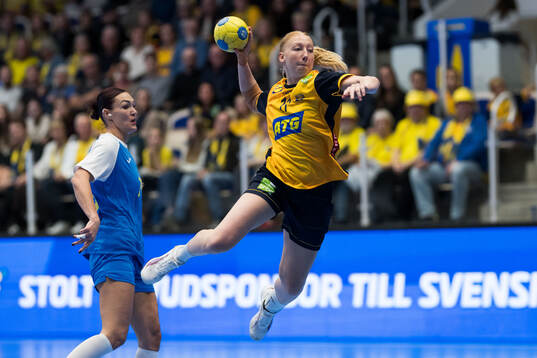 Bläddra bland fler bilder av Handball, Women's EHF Euro Qualification, Sweden - Ukraine