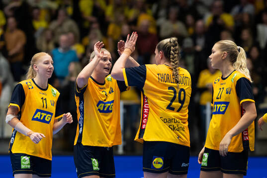 Tyra Axnér, Nina Koppang, Kristin Thorleifsdottir and Thea