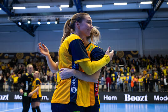 <Anna Lagerquist and Jenny Carlson of Sweden celebrate