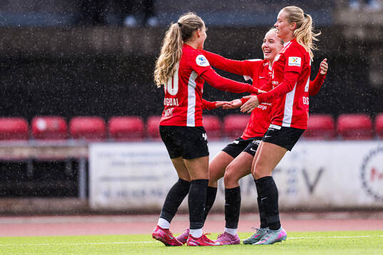 Tina Skogedal of Arna-Bjørnar celebrates