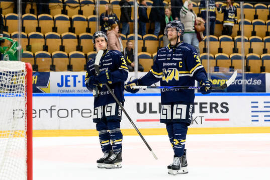 HV71s Jamiro Reber och Olle Alsing deppar