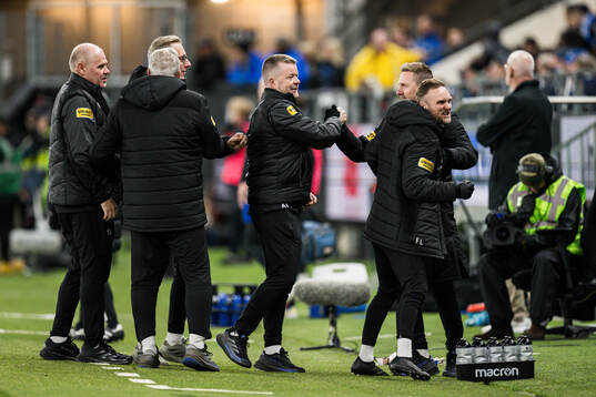 Mjällbys tränare Anders Torstensson jublar