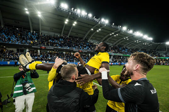 Mjällbys spelare jublar