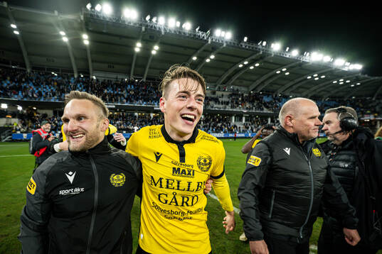 Mjällbys fysioterapeut Filip Lundgårdh och Elliot Stroud