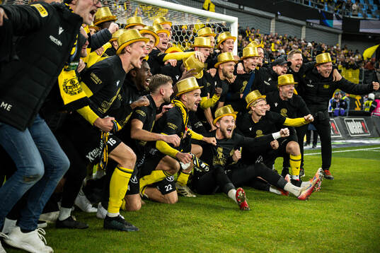 Mjällbys spelare jublar