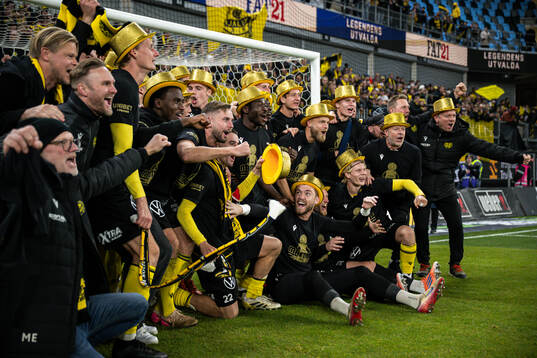Mjällbys spelare jublar