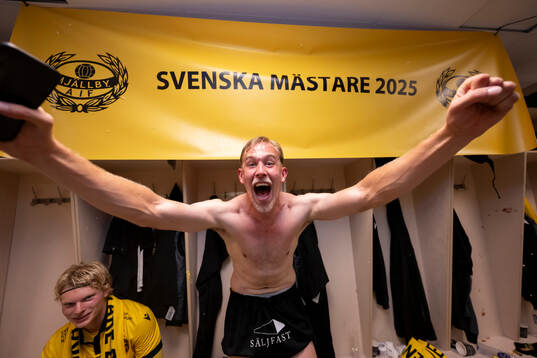 Mjällbys Herman Johansson jublar
