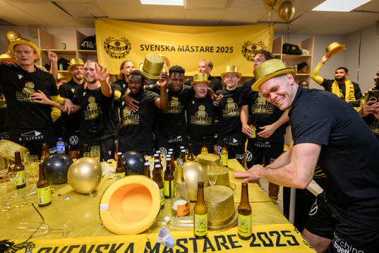Mjällbys Jacob Bergström jublar