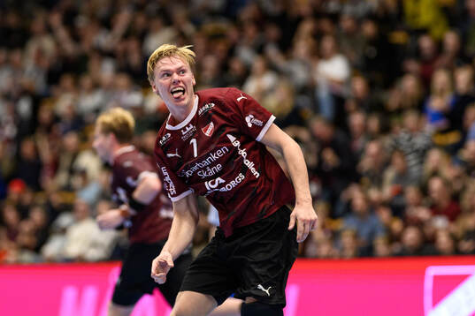 Lugis Albert Månsson jublar