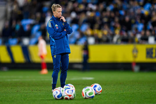 Assistant coach Johanna Almgren of Sweden