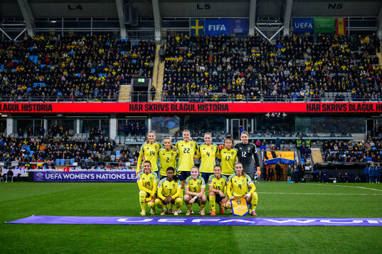 The starting eleven of Sweden pose for a photo