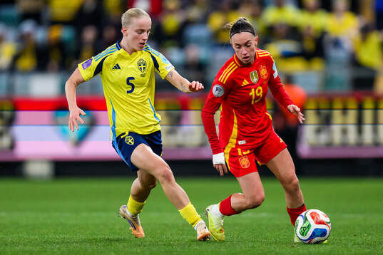Anna Sandberg of Sweden and Eva Navarro of Spain
