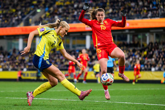 Smilla Holmberg of Sweden och Lucia Corrales of Spain