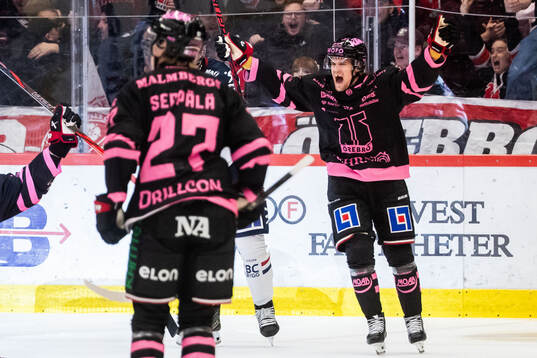 Örebros William Wikman jublar