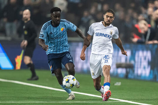 Djurgårdens Tokmac Nguen och IFK Göteborgs Thomas Santos