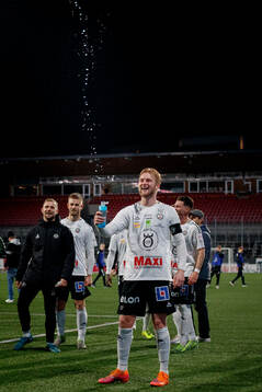 Örebros Karl Holmberg jublar