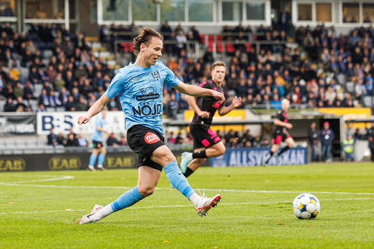 Bläddra bland fler bilder av Fotboll, Allsvenskan, Halmstad - Brommapojkarna