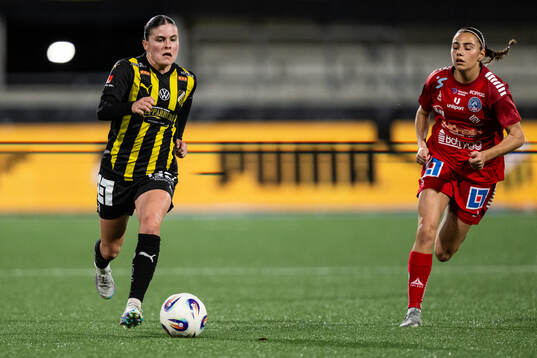 Häckens Hanna Wijk och Linköpings Ronja Osman Sofi Ingberg