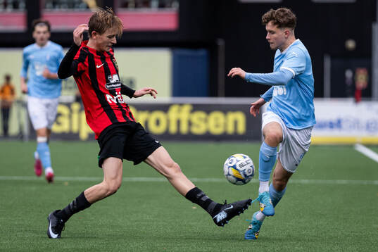 Brommapojkarnas Malcolm Kärde och Malmö FFs Edis Mededovic