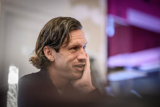 IFK Göteborgs Gustav Svensson blir intervjuad