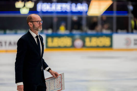 Assistant coach Nils Ekman of Sweden