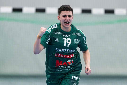 Skurus Michelle Holgersson jublar