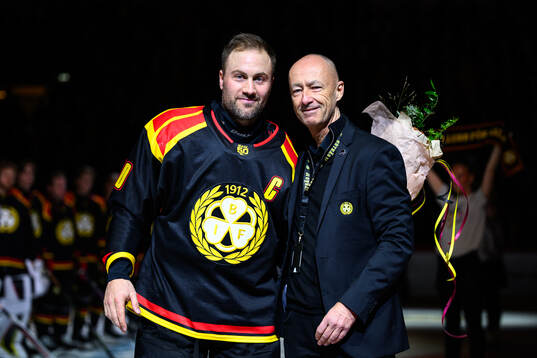 Brynäs Johan Larsson uppmärksammas av Brynäs